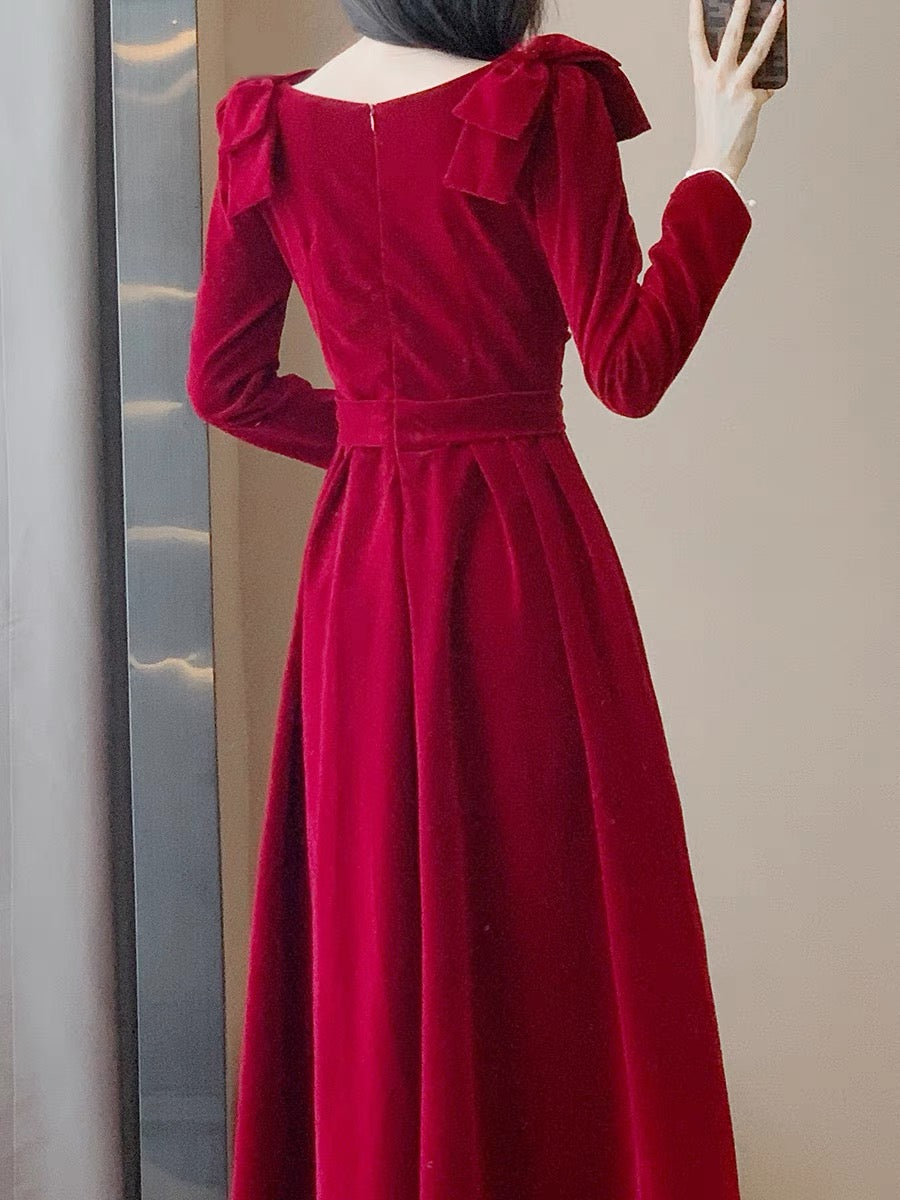 Winter new style French retro fashion temperament high-end Hepburn style velvet banquet dress burgundy dress