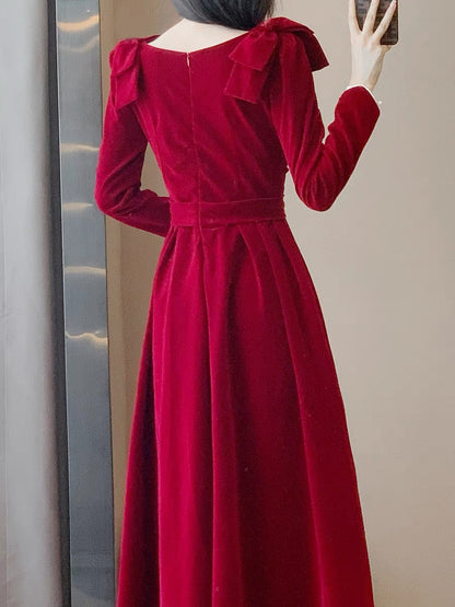 Winter new style French retro fashion temperament high-end Hepburn style velvet banquet dress burgundy dress
