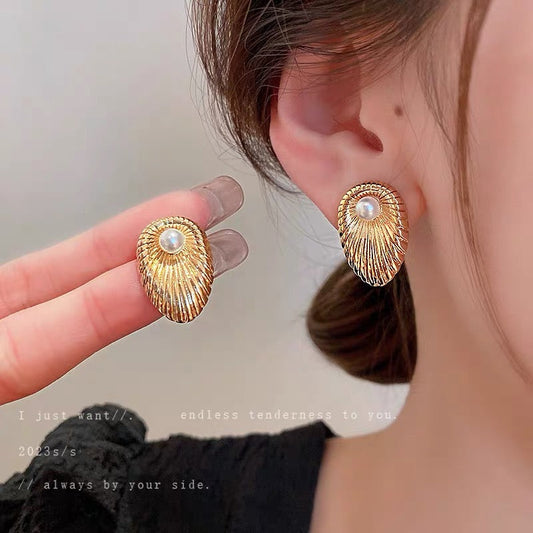 Real gold electroplated silver needle French light luxury pearl shell earrings personalized ocean style earrings new versatile earrings for women