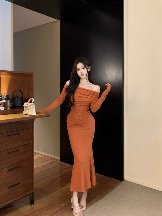 Temperament one-shoulder long-sleeved dress for women in autumn and winter French style unique and beautiful hip-hugging skirt bottoming fishtail long skirt A2266