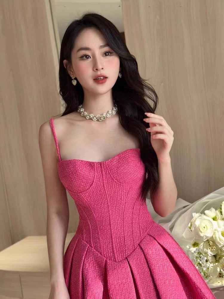 Xiaoxiangfeng rose red suspender dress sexy temperament waist short skirt 2024 spring and summer new women's clothing