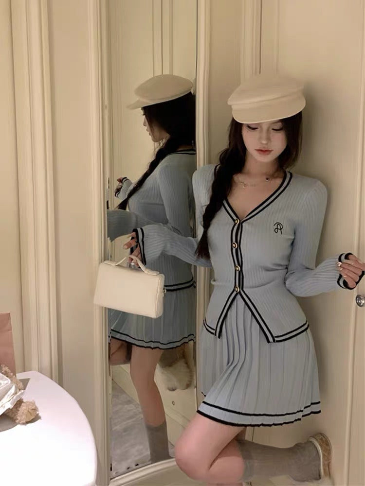 Xiaoxiangfeng high-end suit for women in autumn v-neck knitted cardigan slim bottoming shirt pleated skirt two-piece set