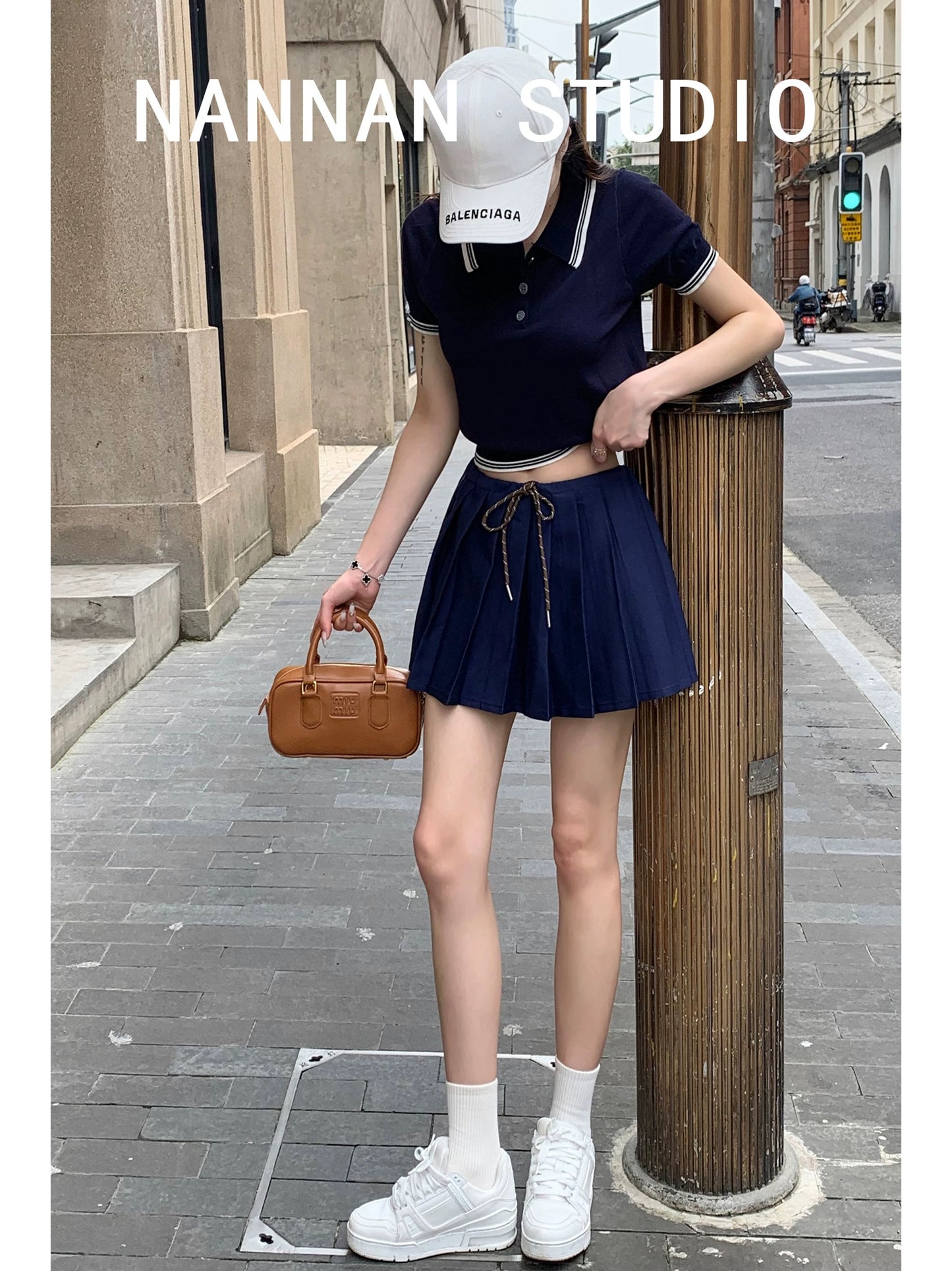 Join Zhang Yuanying/Show-style slim pleated short skirt with exposed navel short striped contrast color POLO shirt two-piece suit for women