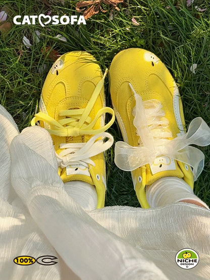 Cat & Sofa “Emoji-Lab” Apple Racer Sneakers 🍎👟 Low-top retro design with a slim, lightweight sole for easy movement and all-day comfort. Sporty, trendy, and effortlessly stylish — perfect to pair with any casual outfit.