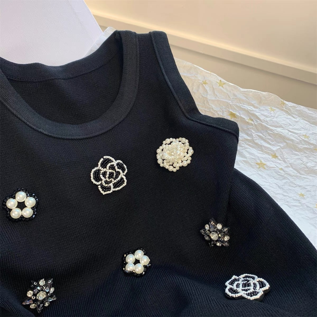 Xiaoxiangfeng heavy industry beaded vest chic sweet and spicy sleeveless top light luxury black knitted suspenders female summer new style