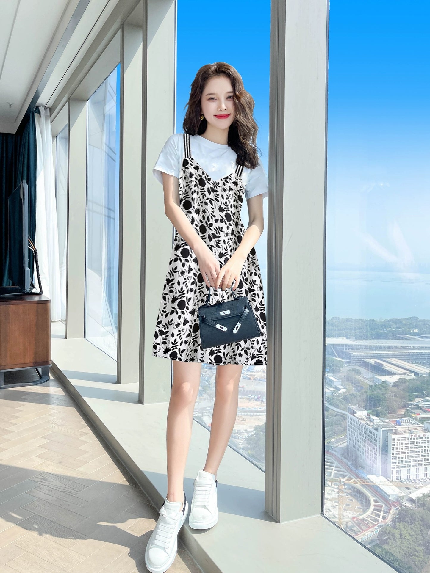 Summer dress 2024 high-end temperament fake two-piece dress new style Internet celebrity hot style small chiffon skirt female summer