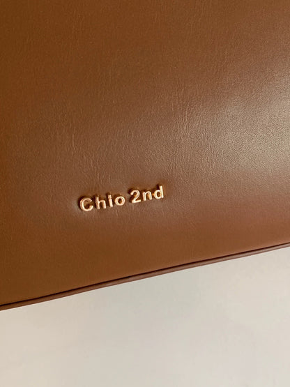 Nanfeng Chio2nd caramel milk brown shoulder bag ladies 2023 new summer messenger bag commuting armpit bag