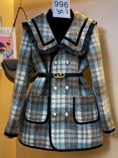 Winter light and mature style, unique and super good-looking, age-reducing and high-end, French style, New Year's style, thickened doll collar jacket for women
