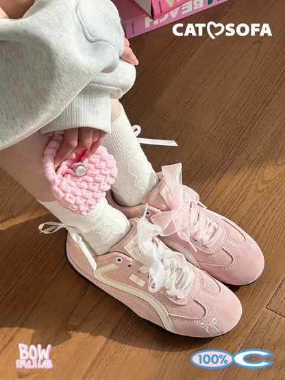 Cat & Sofa “Emoji-Lab” (Spring Limited) Pink Racer Sneakers 🌸👟 Slim low-profile sole with a retro German trainer vibe—lightweight, comfy, and super easy to style. Soft spring pink for a fresh, clean everyday look.
