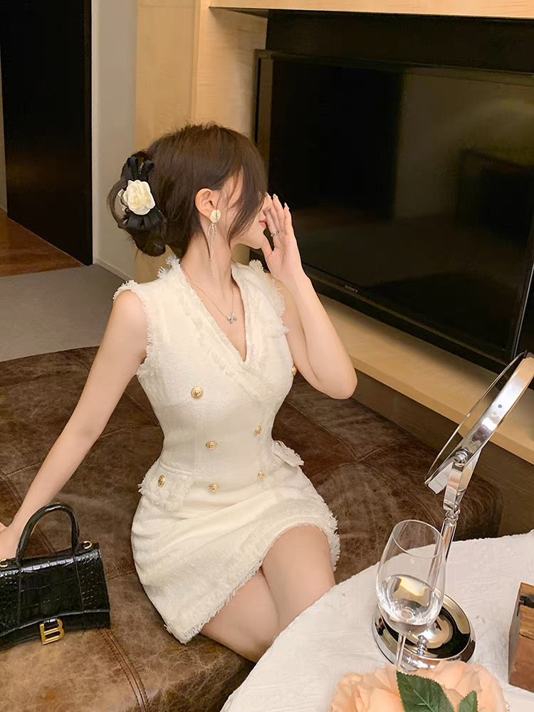 Light luxury celebrity Xiaoxiang style white v-neck dress for women summer fashionable and chic chic slim sleeveless hip skirt