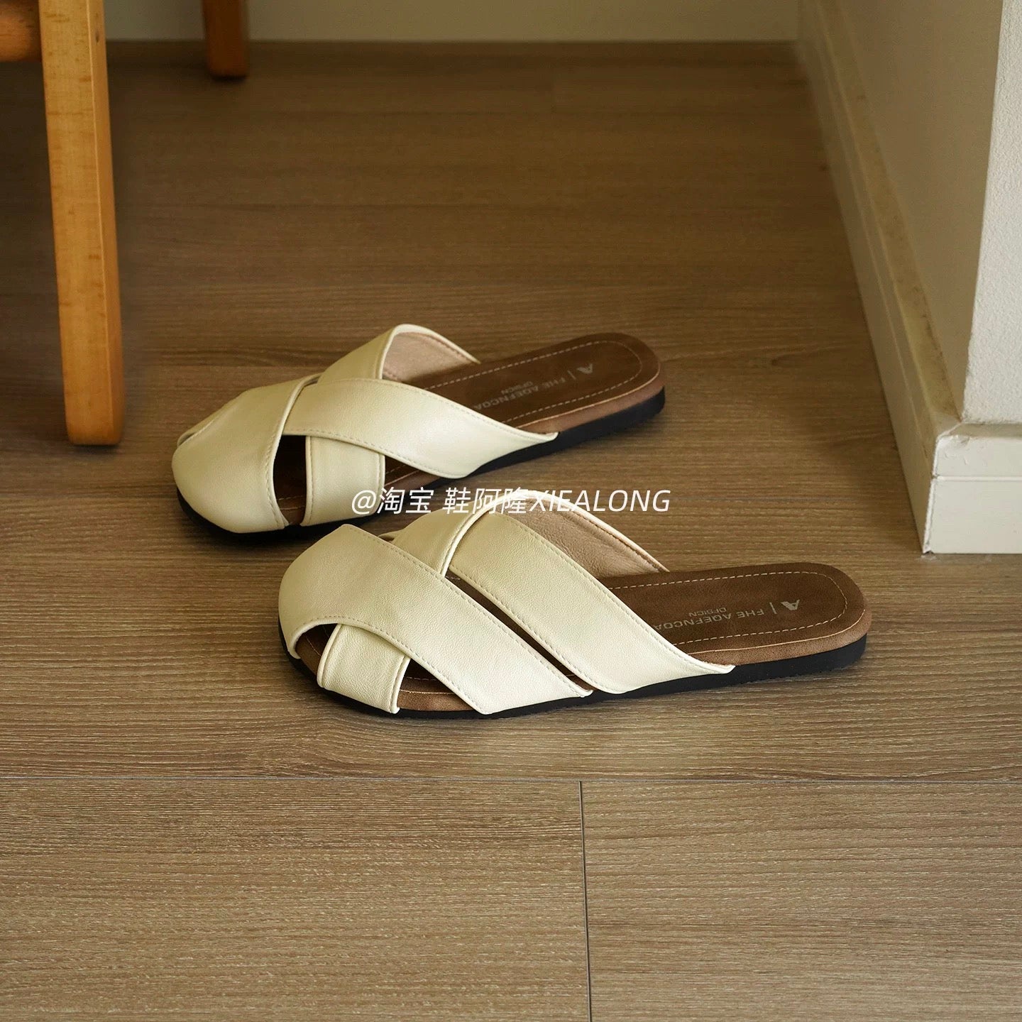 Women's French-style closed-toe Roman slides—flat, slip-on, non-slip, and casual—perfect for summer vacations and the beach (2026 new arrival).