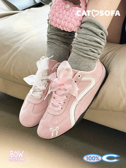 Cat & Sofa “Emoji-Lab” (Spring Limited) Pink Racer Sneakers 🌸👟 Slim low-profile sole with a retro German trainer vibe—lightweight, comfy, and super easy to style. Soft spring pink for a fresh, clean everyday look.