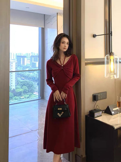 Lin Yaner Red Halter Neck Knitted Dress Women's Autumn Clothing 2023 New High Waist Engagement Temperament Sweater Skirt (D187)