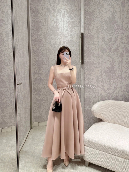LDTJ high-definition winter new Di or Christmas and New Year French Hepburn sweet waist pleated slim suspender dress for women