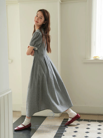 Nov elist One French-style black and white checkered shirt dress, mid-length, V-neck, slimming and flattering.