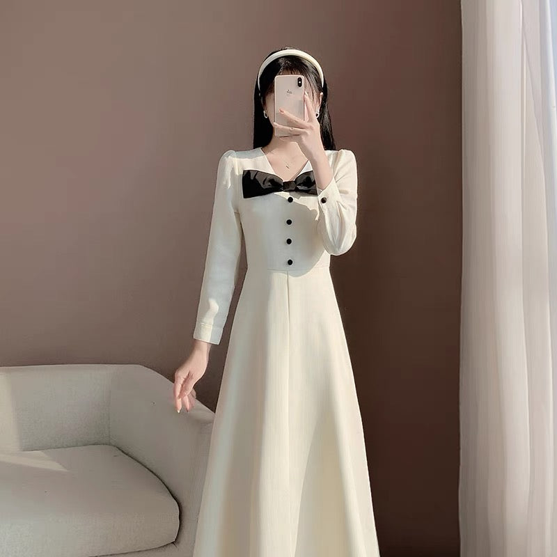 2023 new autumn clothing fashion temperament commuting v-neck splicing French slim niche design long-sleeved dress
