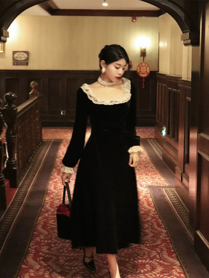 Thirteen and Little French Velvet Dress Women's Autumn and Winter Spliced Lace Waist Slimming Black Long Dress