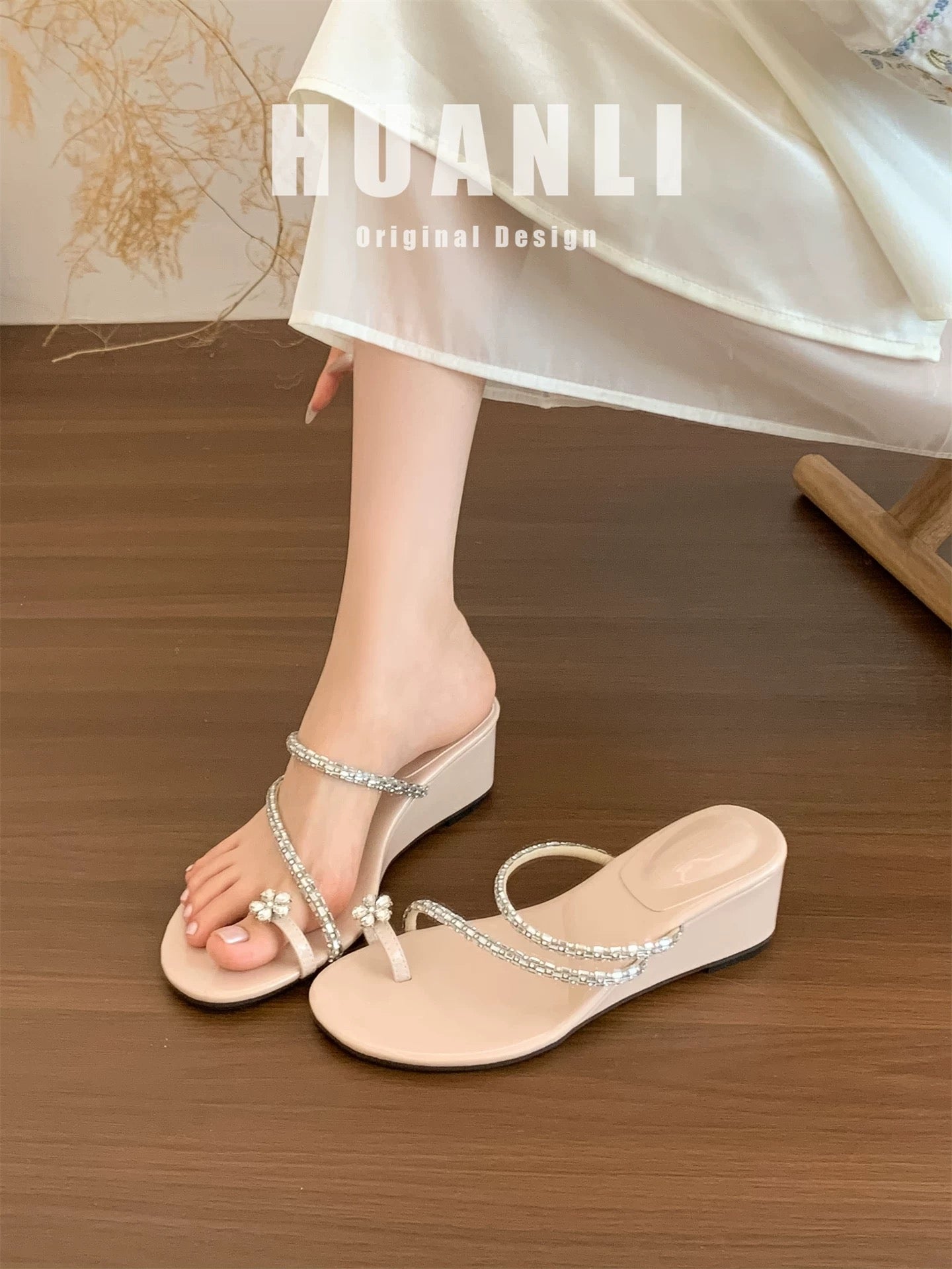 6CM platform sole! French retro rhinestone slip-on sandals for women, perfect for summer wear, pair with skirts, wedge heel vacation sandals.