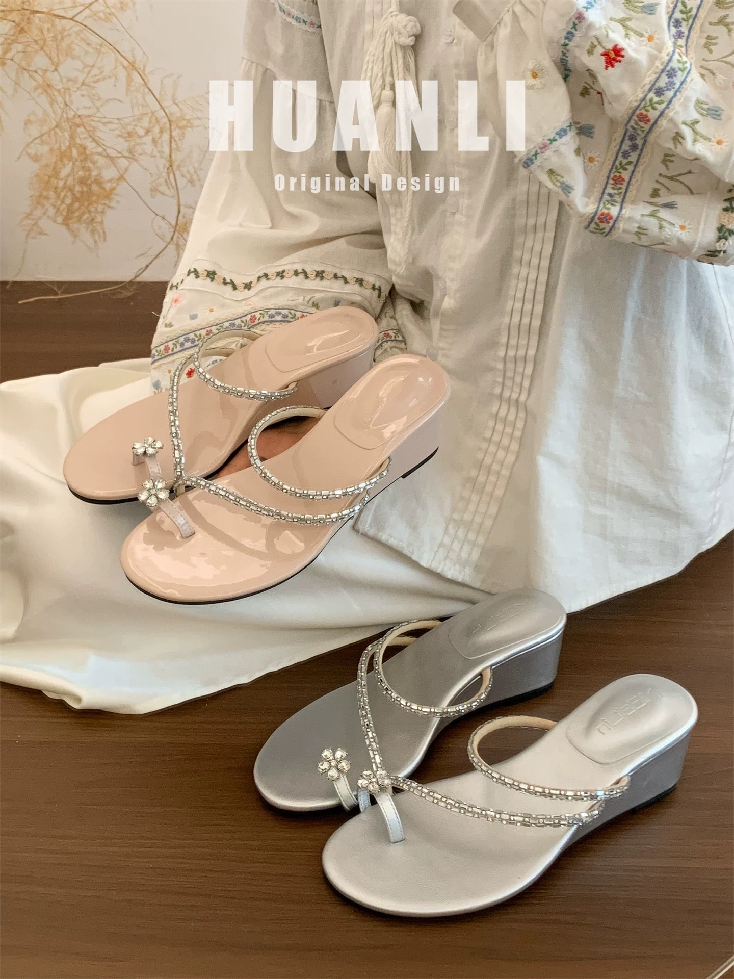 6CM platform sole! French retro rhinestone slip-on sandals for women, perfect for summer wear, pair with skirts, wedge heel vacation sandals.
