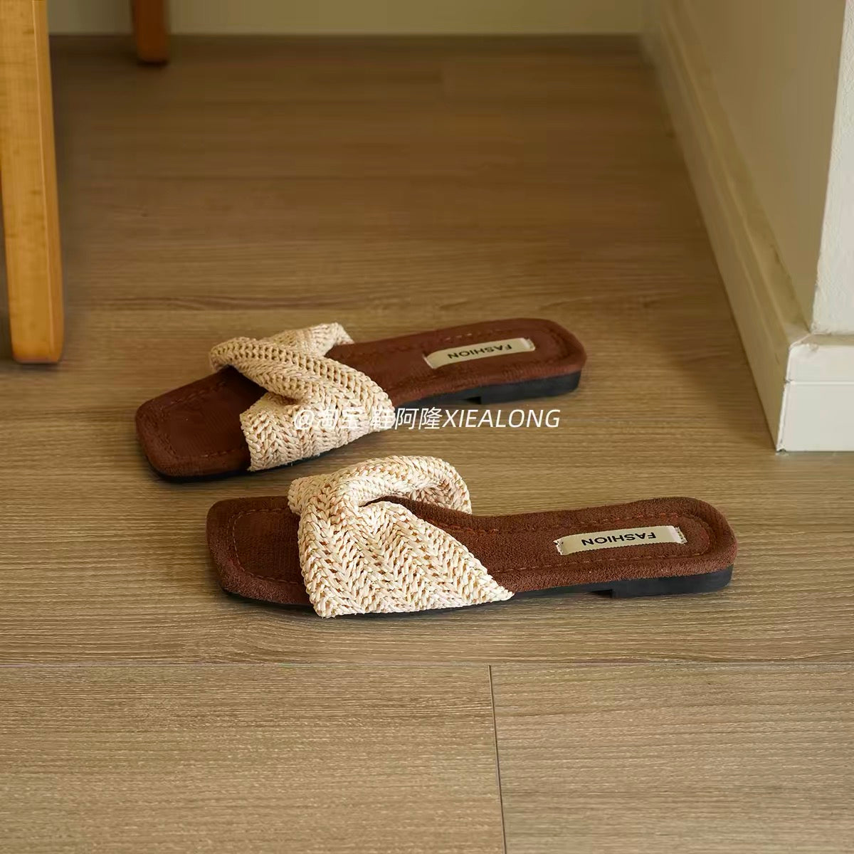 French-style woven crisscross flat slides for women – 2026 new summer square-toe sandals, perfect for vacation and the beach.