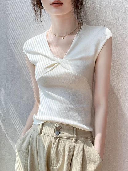 Korean version of the twisted design V-neck knitted vest for women 2025 spring and autumn new high-end waistcoat solid color top ins