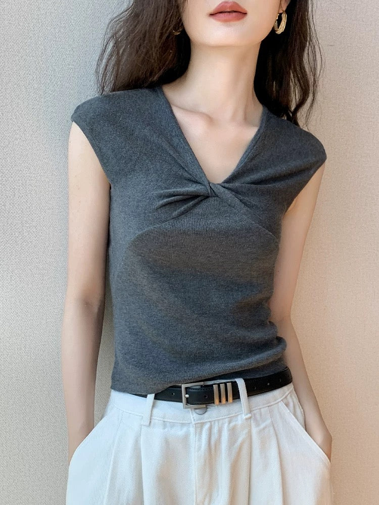 Korean version of the twisted design V-neck knitted vest for women 2025 spring and autumn new high-end waistcoat solid color top ins