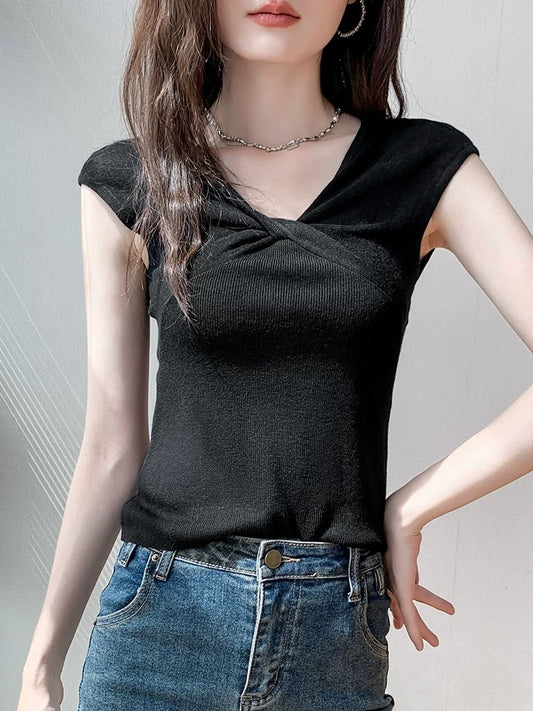 Korean version of the twisted design V-neck knitted vest for women 2025 spring and autumn new high-end waistcoat solid color top ins