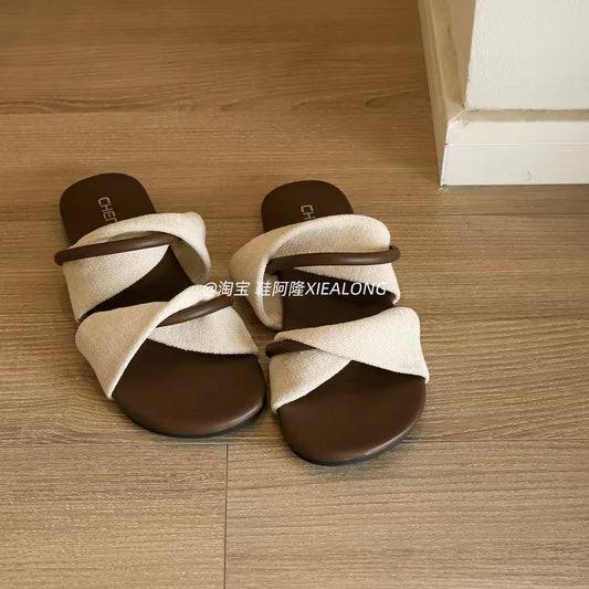 Women's French-style casual flat slip-on sandals (2026 Summer New Collection): featuring a crossover strap design, non-slip sole, and a style perfect for vacations and the beach.