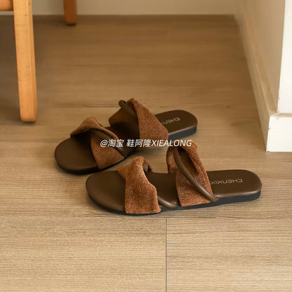 Women's French-style casual flat slip-on sandals (2026 Summer New Collection): featuring a crossover strap design, non-slip sole, and a style perfect for vacations and the beach.