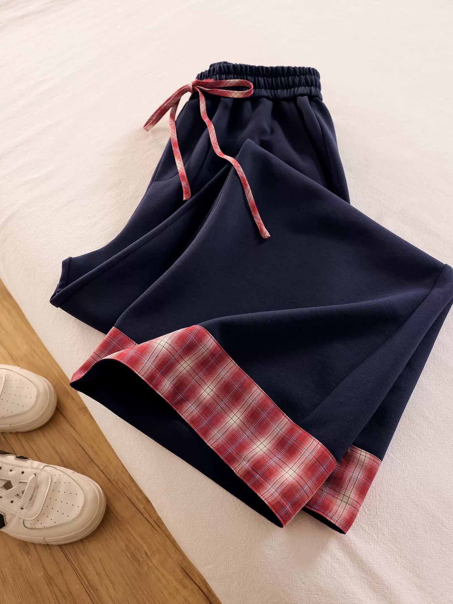 Great pants shape, very slimming! Navy blue plaid casual pants for women, drape, slimming, tall, hip-covering wide-leg pants
