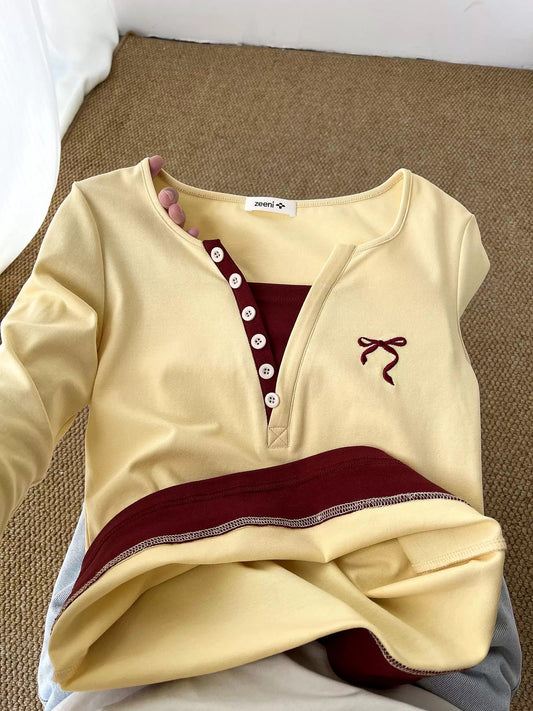 High votes for praise! Look at the color combination! Slim fit V-neck contrast color fake two-piece bottoming shirt long-sleeved top for women