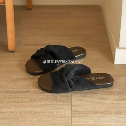 French-style casual flat slip-on sandals for women (2026 Summer New Collection): Criss-cross strap design, perfect for vacation, beach, and easy everyday wear.