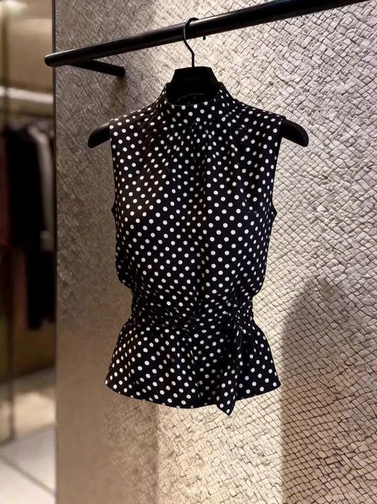 A stylish, French-style sleeveless black polka-dot blouse for women; features a waist-cinching design and a unique, chic aesthetic—sweet, stunning, and distinctive.