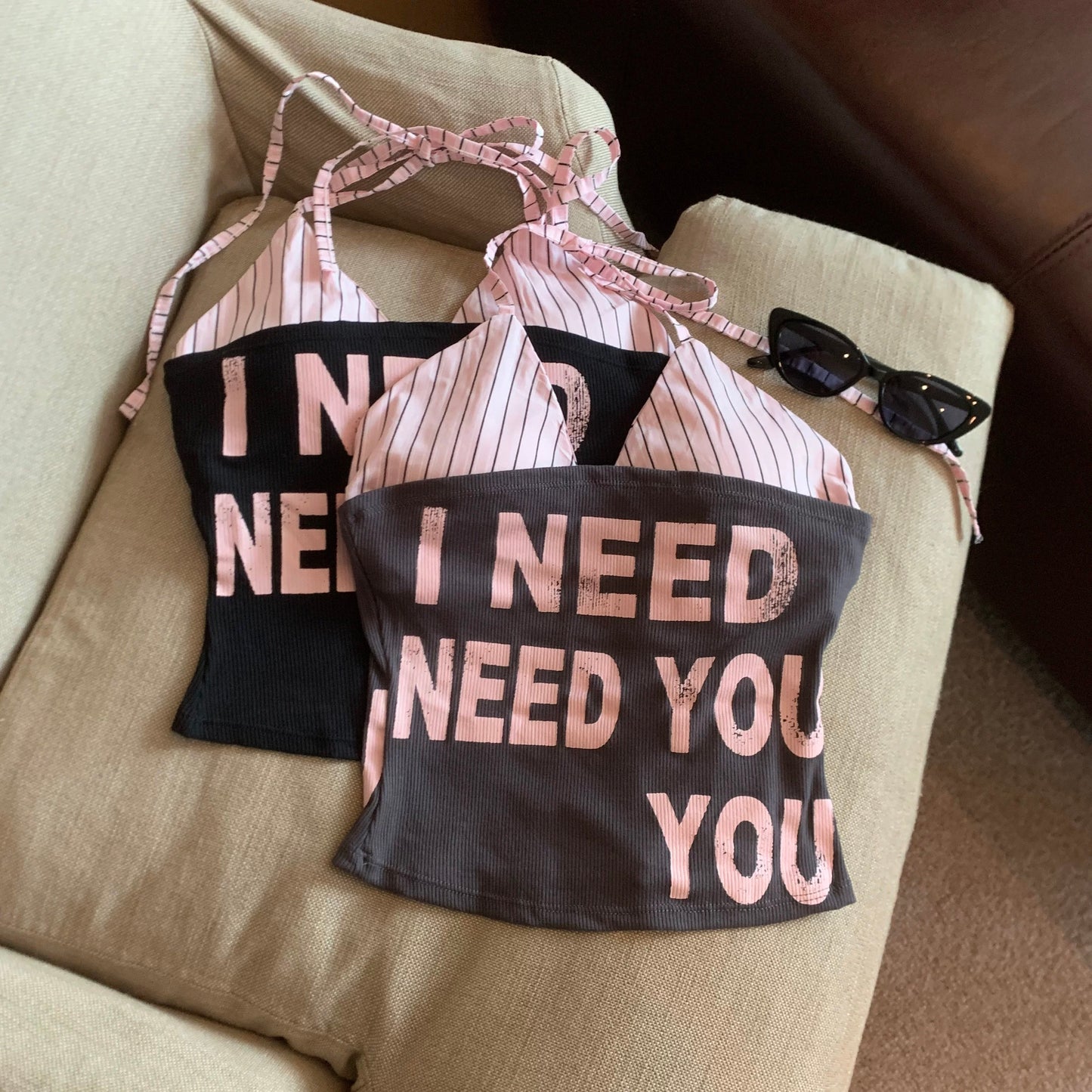Jade Closet direct store recommendation ~ Medela pure desire style with chest pads and letter-stitched halter neck vest top