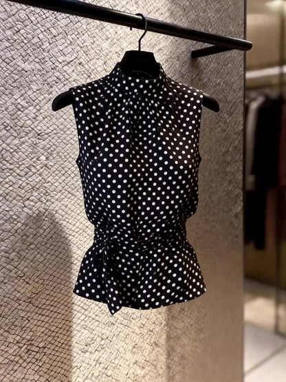 A stylish, French-style sleeveless black polka-dot blouse for women; features a waist-cinching design and a unique, chic aesthetic—sweet, stunning, and distinctive.