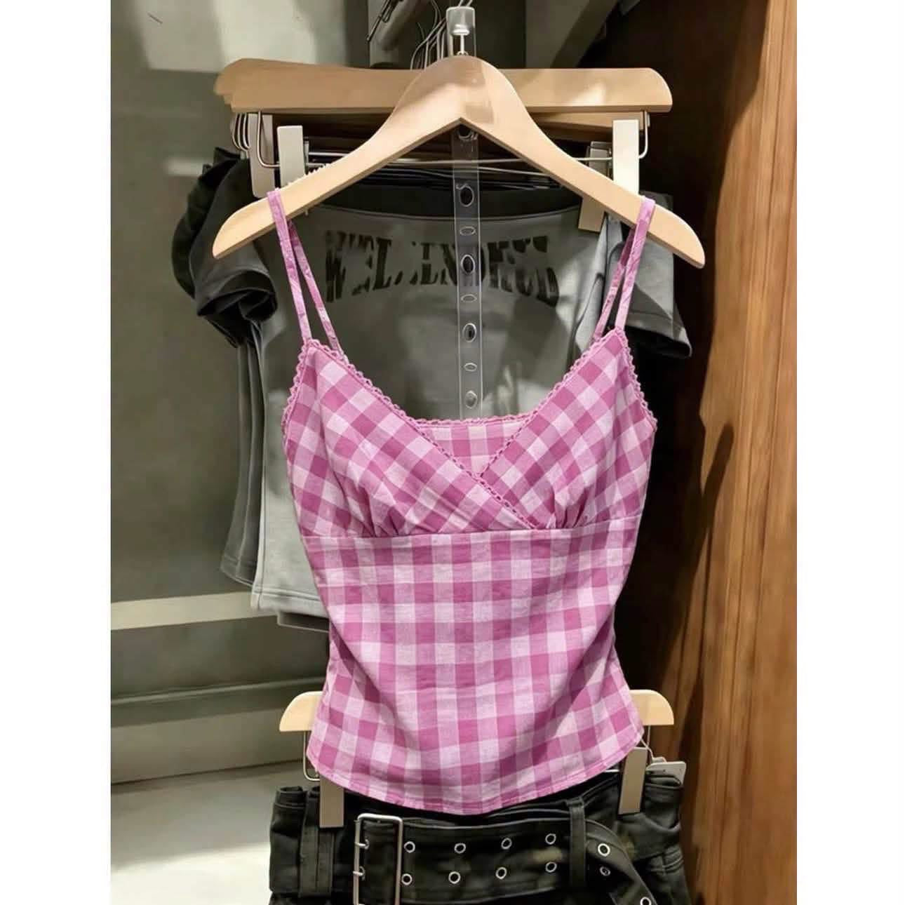 Korean-style blue plaid V-neck sleeveless camisole – a unique and stylish summer top for women (2026 new arrival) suitable for wearing on its own.