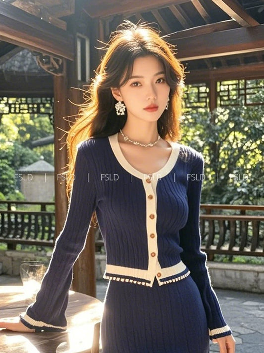 Age-reducing complete set of high-end blue knitted dress two-piece suit 2024 new women's clothing autumn