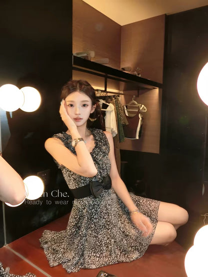 Chien: A black, waist-cinching chiffon dress featuring a mix of leopard and floral prints—evoking a "vintage heiress" vibe that balances innocent charm with alluring style.