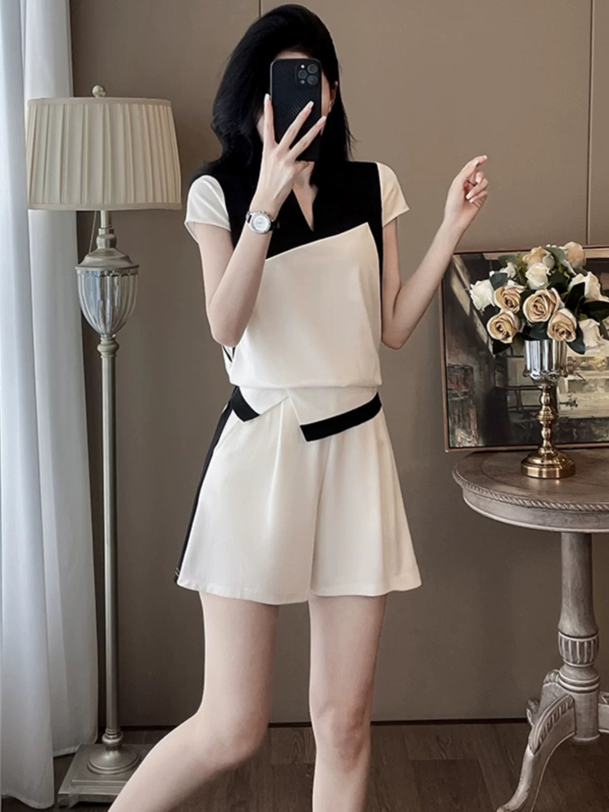 2025 new summer European station casual sports suit female design splicing short-sleeved top shorts two-piece suit