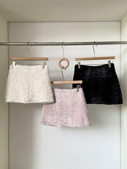 Faux lamb wool high-waisted thickened anti-exposure pink mini skirt for women, 2025 winter new Korean style versatile bodycon skirt