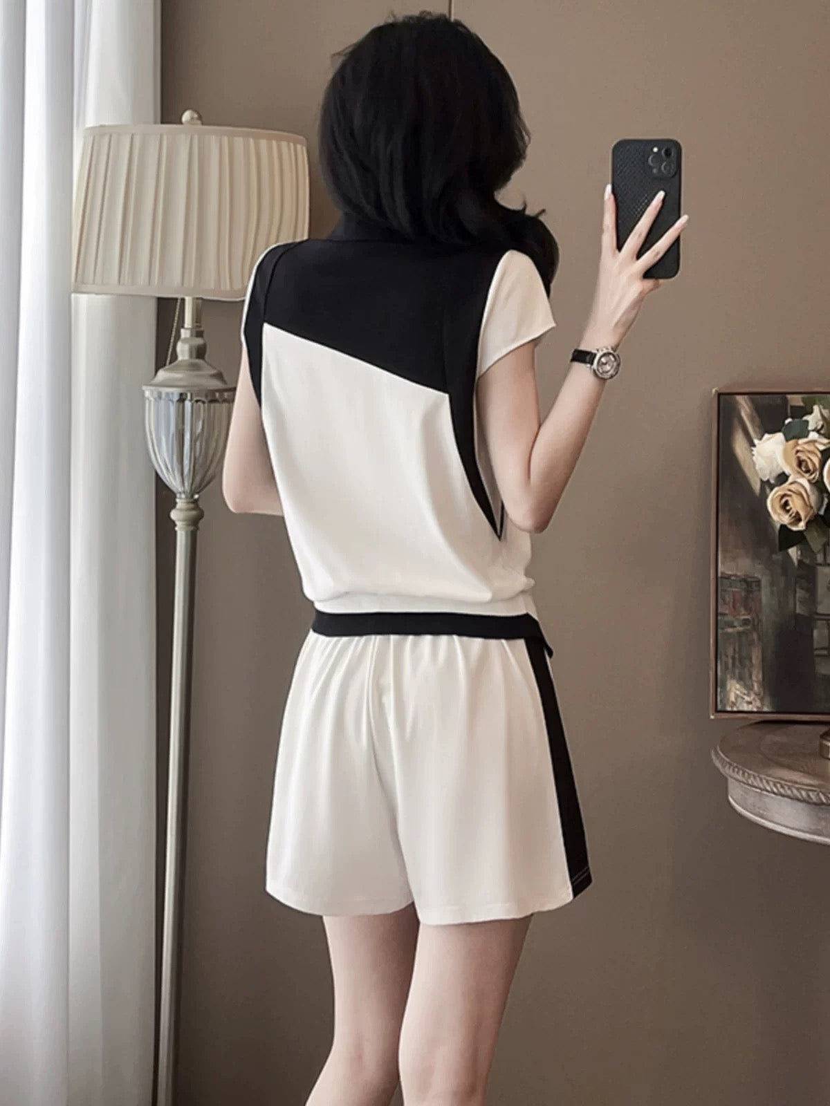 2025 new summer European station casual sports suit female design splicing short-sleeved top shorts two-piece suit