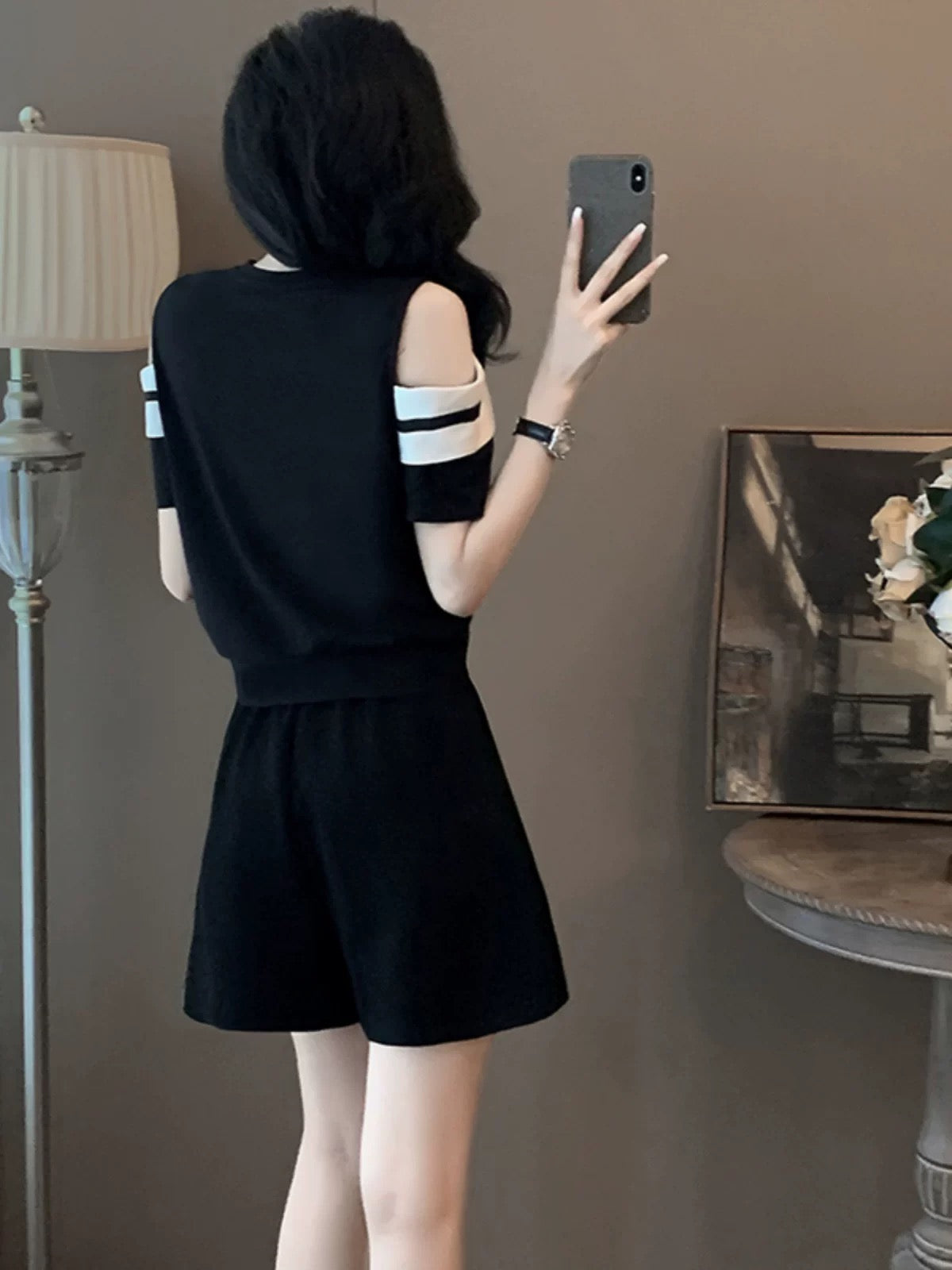 Platycodon French casual fashion suit for women 2025 summer design off-shoulder slim short-sleeved top shorts two-piece suit