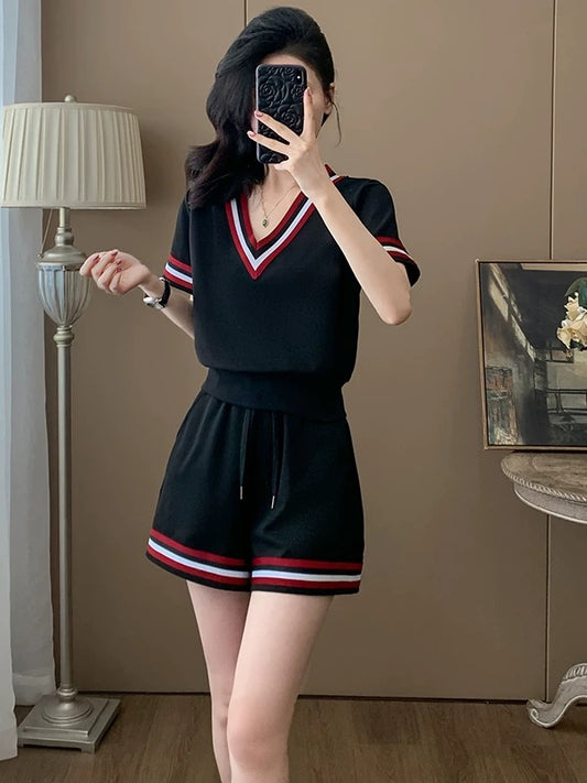 Temperament Korean version of casual sports suit for women 2025 summer stylish slim v-neck short-sleeved top shorts two-piece suit