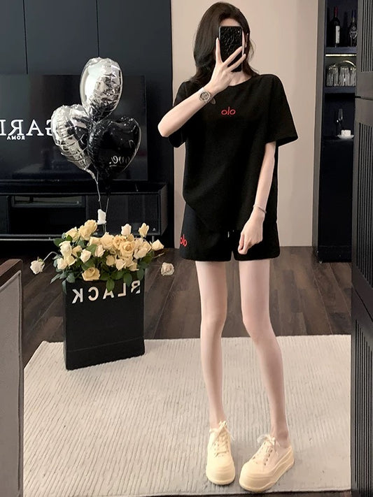 High-grade European goods casual sports suit for women summer 2025 new black short-sleeved round neck top shorts two-piece suit