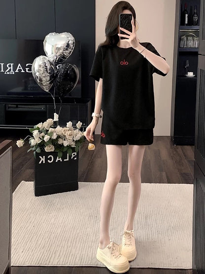 High-grade European goods casual sports suit for women summer 2025 new black short-sleeved round neck top shorts two-piece suit
