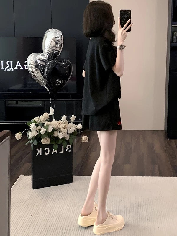 High-grade European goods casual sports suit for women summer 2025 new black short-sleeved round neck top shorts two-piece suit