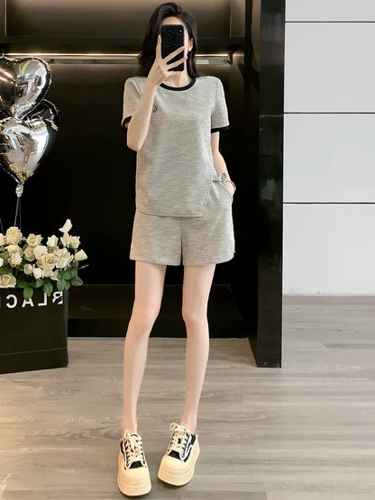 High-end European casual sports suit for women 2025 summer niche design slim short-sleeved top shorts two-piece suit