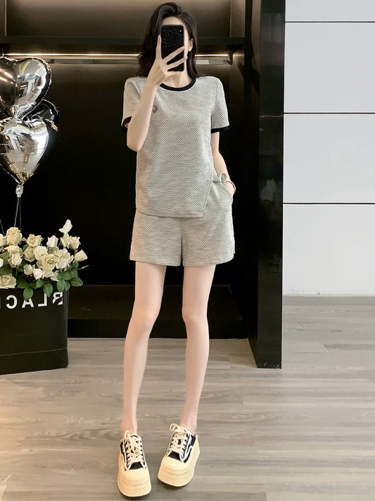 High-end European casual sports suit for women 2025 summer niche design slim short-sleeved top shorts two-piece suit