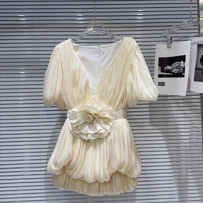 Internet celebrity same style 2025 summer new French sweet V-neck flower waist pleated fabric short dress for women