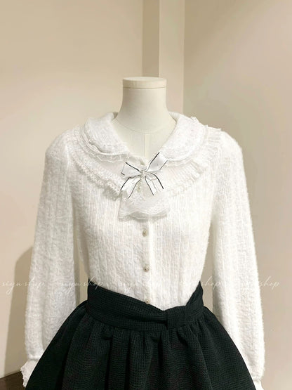 Fluffy milk cake style blouse with detachable bow tie, brushed lace, French court style, paired with a black tulle skirt.